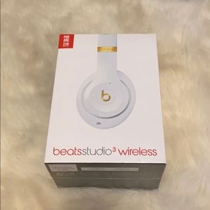 Beatsstudio^3 wireless headphones by dr. dre